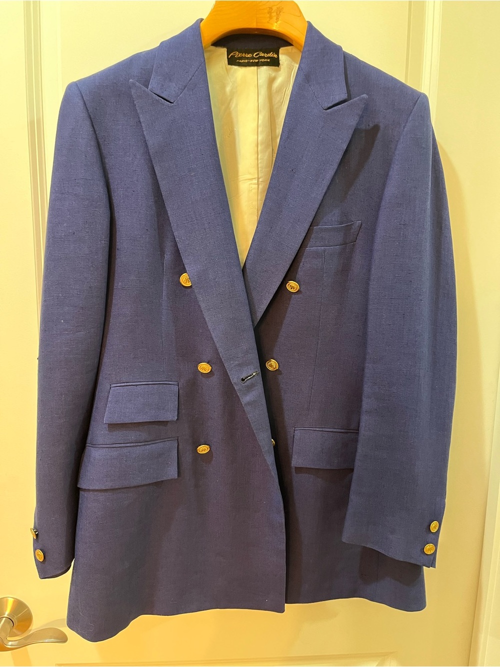 Pierre Cardin Vintage Men's Double-Breasted Blue Sport Coat. Size 37